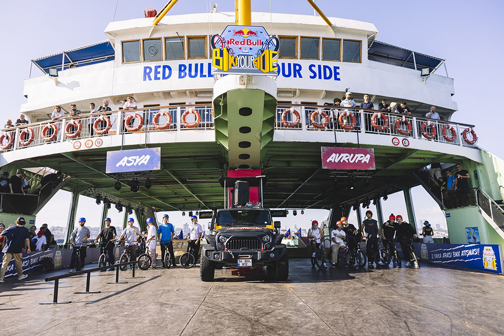 Dockers   Red Bull Bike Your Side 1