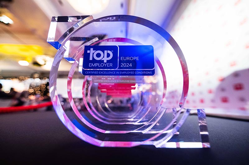 PVM TopEmployer   d  l g  rsel